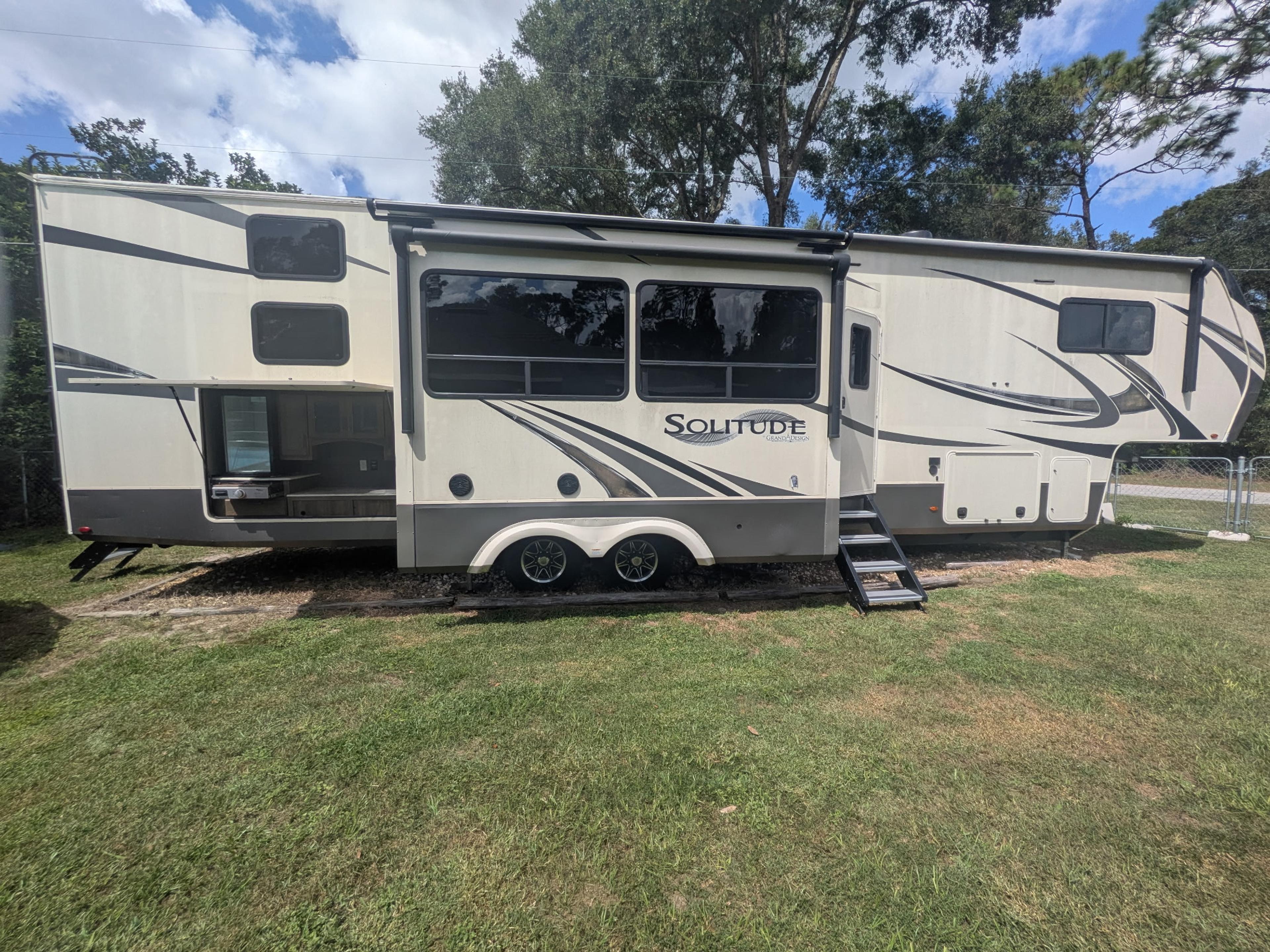 Used Fifth Wheel RVs for Sale | RVs.com